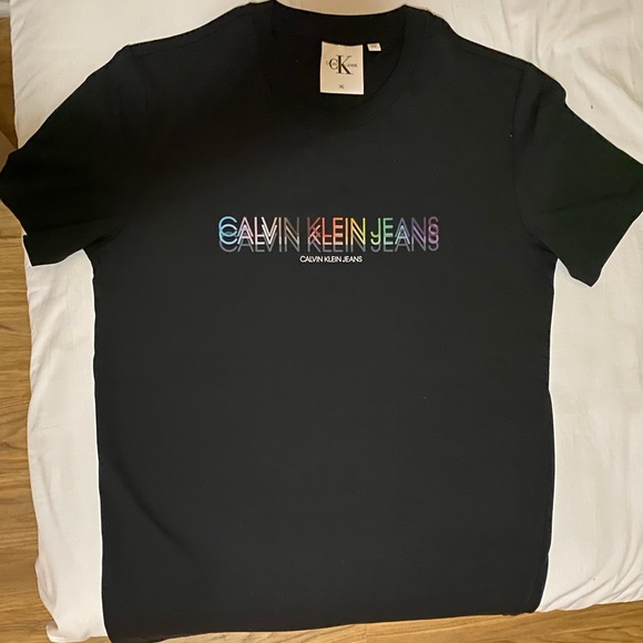 Calvin Klein T-shirt - Picture 1 of 7